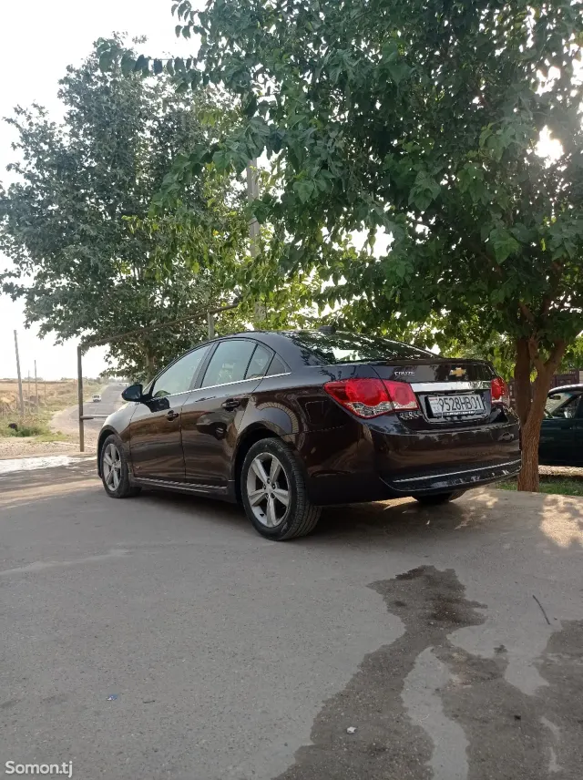 Chevrolet Cruze 2015 · 1.4 AT