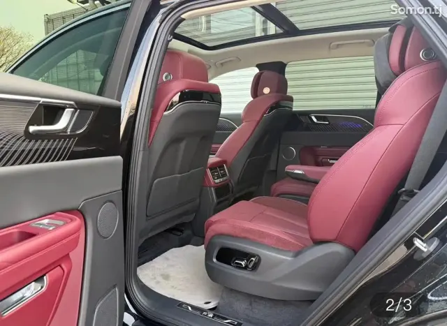Hongqi E-HS9 2025 · AT