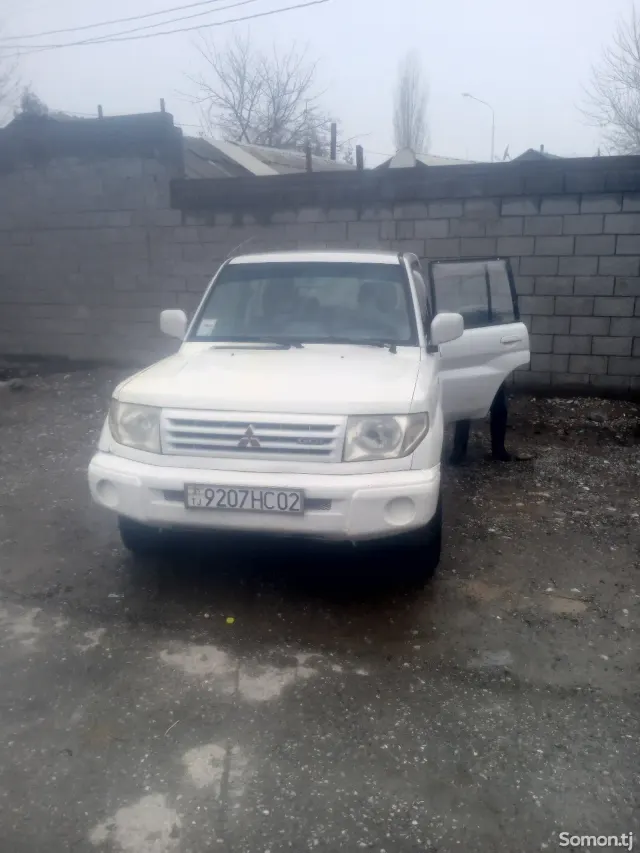 Mitsubishi Pajero 2001 · 1.8 AT