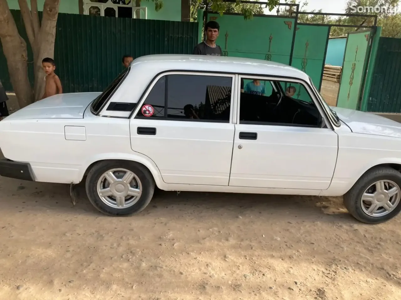 Lada (ВАЗ) 2107 2010 · 1.7 MT