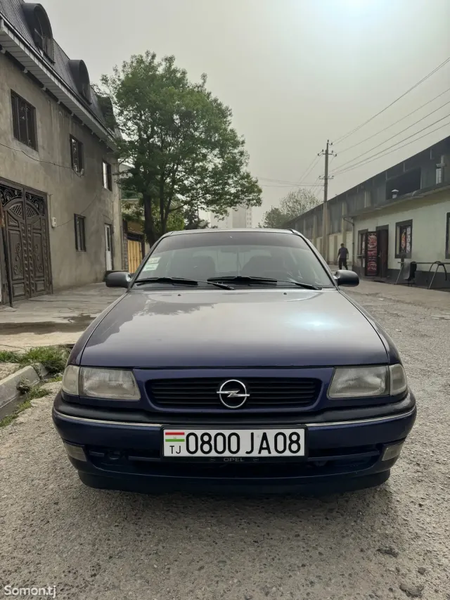 Opel Astra F 1997 · 1.6 MT