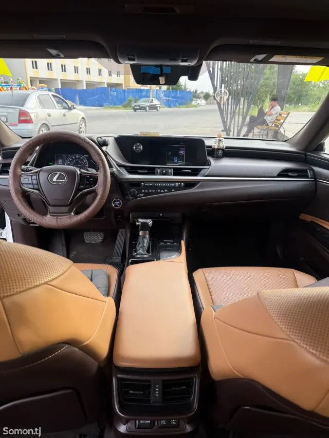 Lexus ES series 2019 · 3.0 AT