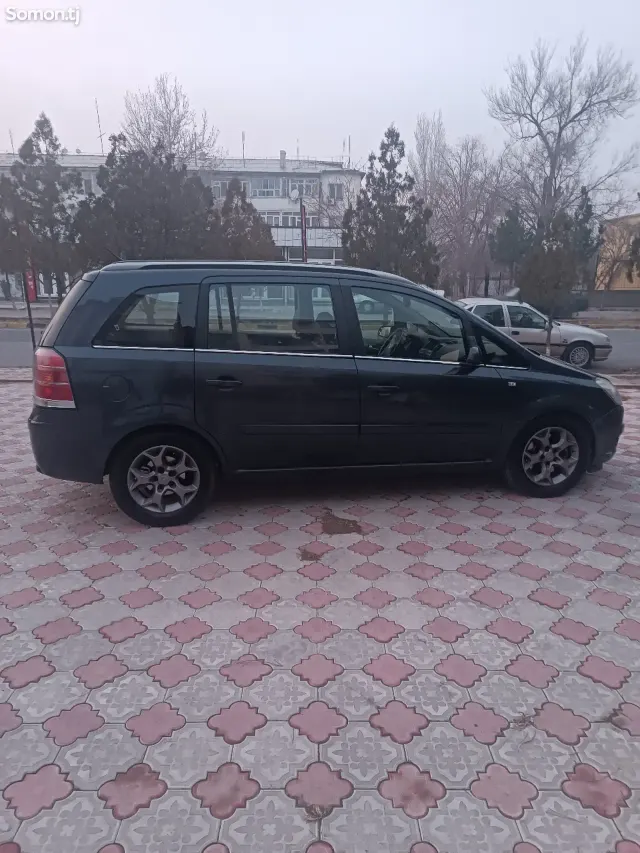 Opel Zafira 2006 · 2.2 AT