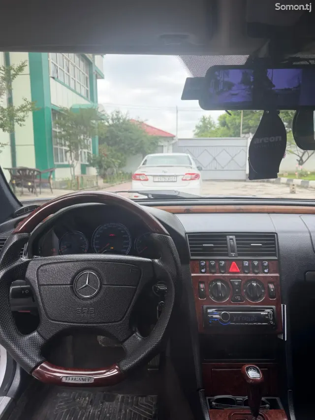 Mercedes-Benz C class 1998 · 3.2 AT