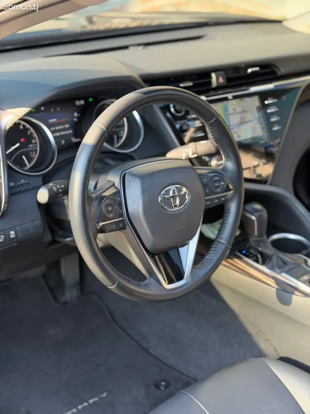 Toyota Camry 2019 · 2.5 AT