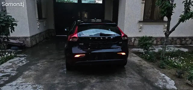 Volvo V40 2015 · 2.0 AT