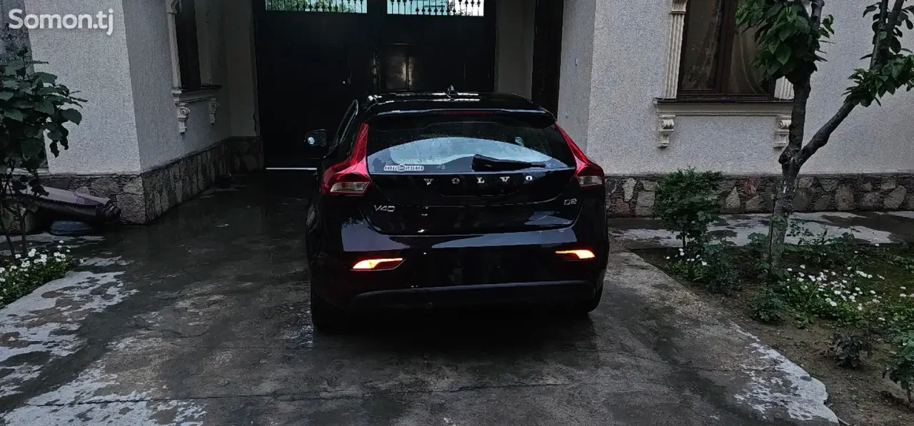 Volvo V40 2015 · 2.0 AT