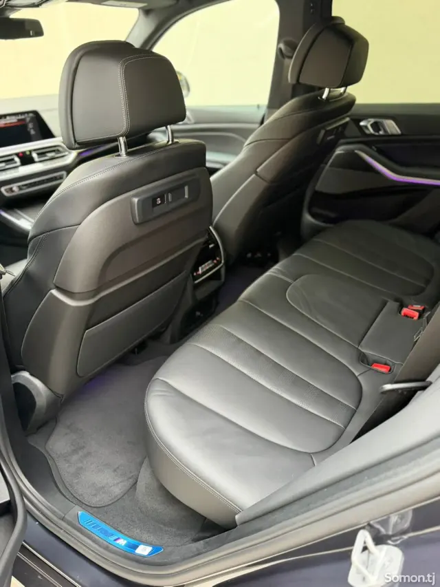 BMW X5 M 2022 · 4.4 AT