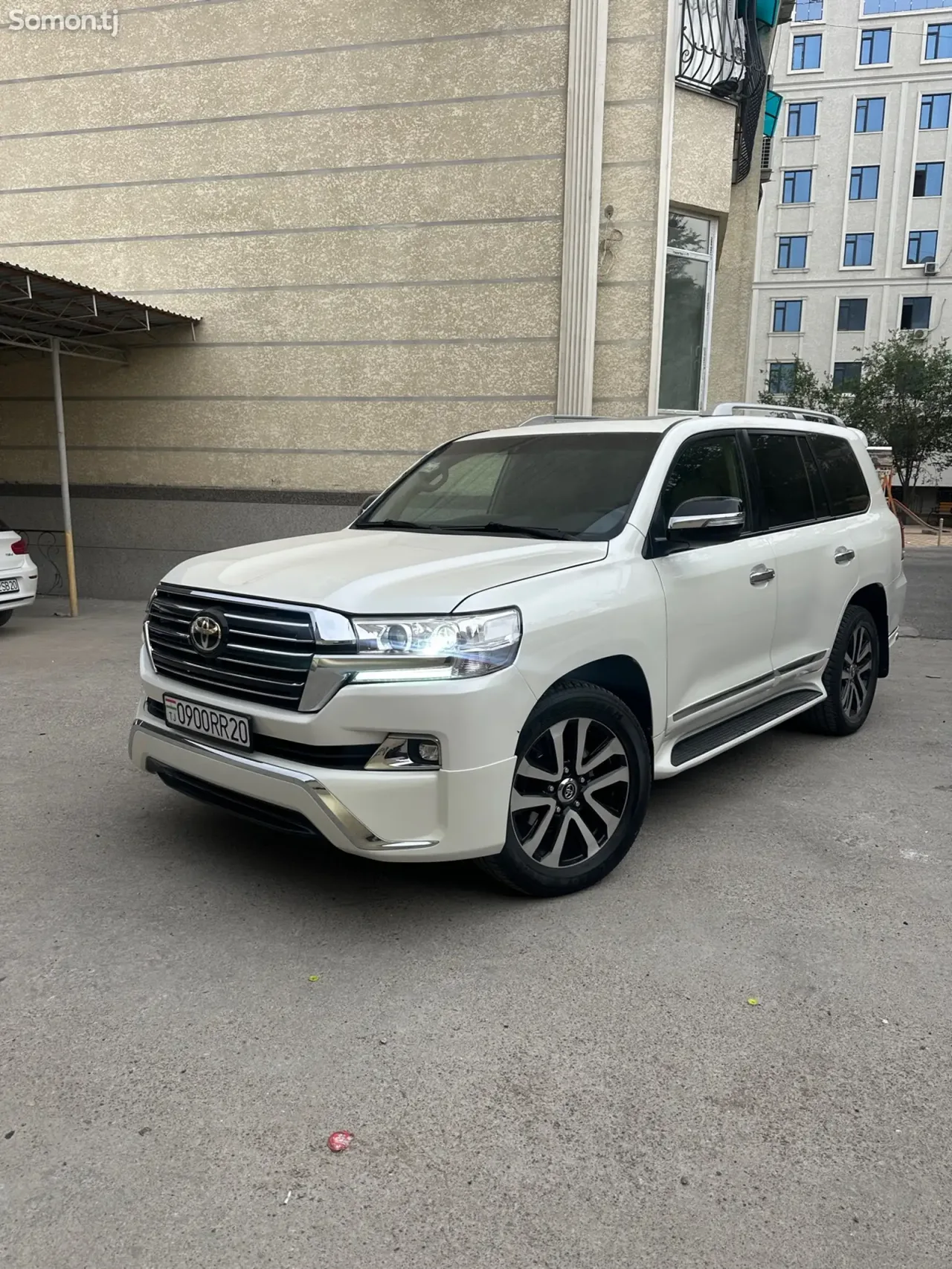 Toyota Land Cruiser 2012 · 4.6 AT
