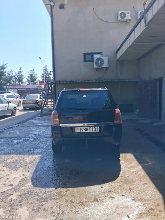 Opel Zafira 2006 · 1.6 MT
