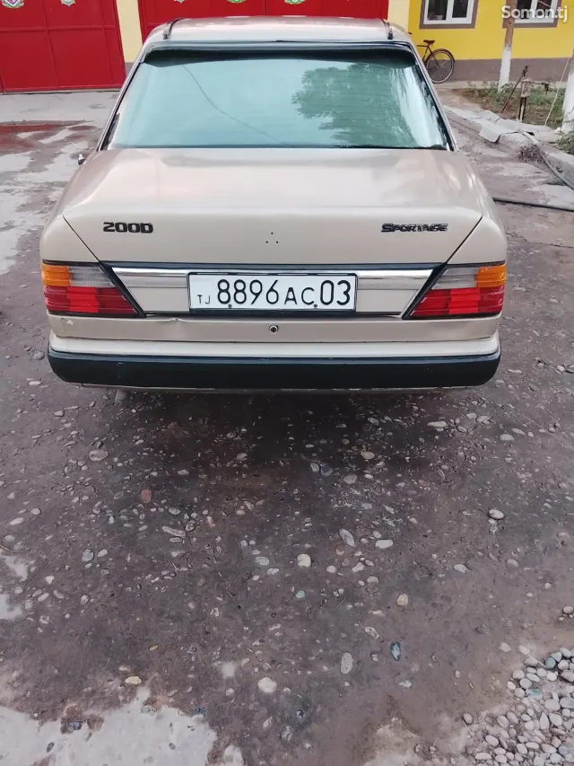 Mercedes-Benz W124 1986 · 2.0 MT