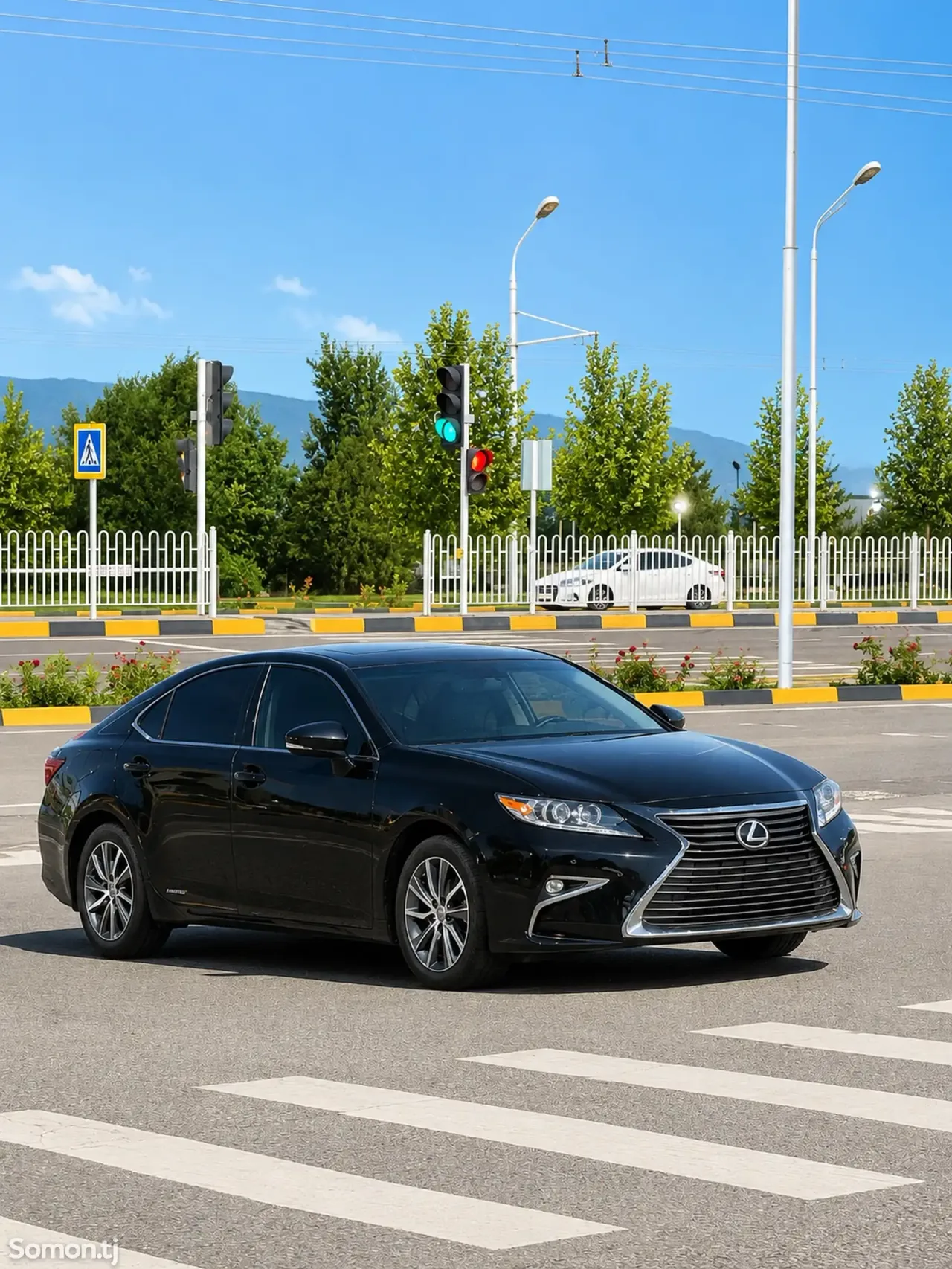Lexus ES series 2016 · 2.5 AT