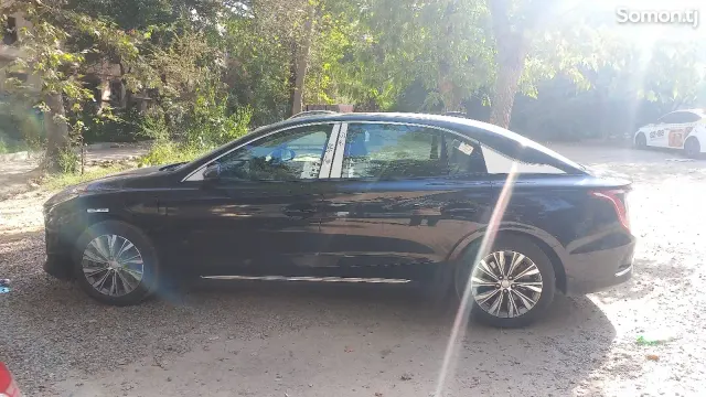 Hongqi E-QM5 2024 · AT