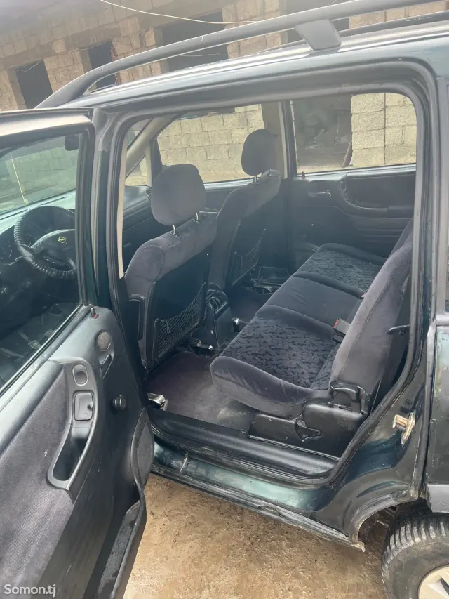 Opel Zafira 1999 · 1.6 MT