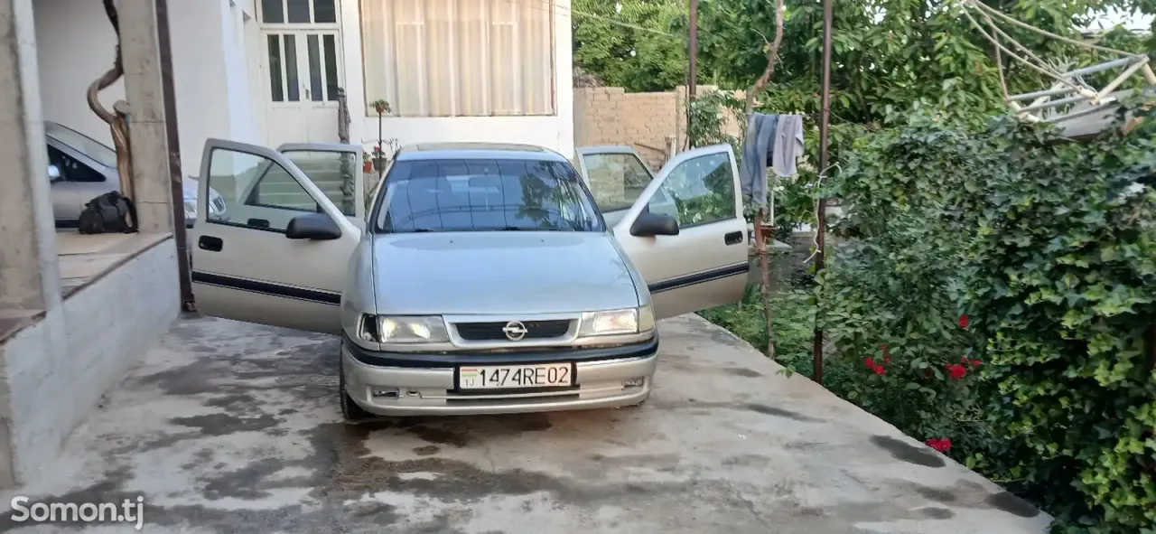 Opel Vectra A 1993 · 1.8 MT