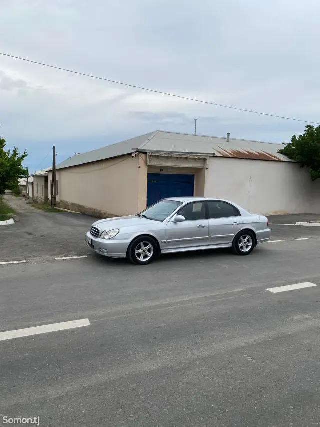 Hyundai Sonata 2002 · 2.0 MT