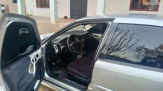 Opel Vectra B 2000 · 1.8 MT