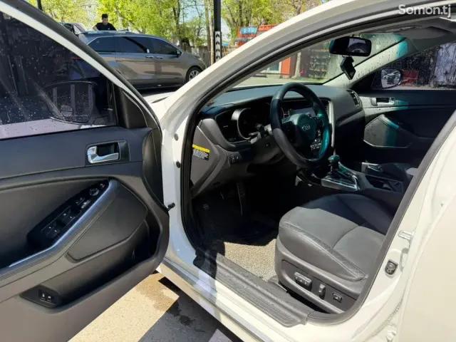 Kia K5 2015 · 2.0 AT