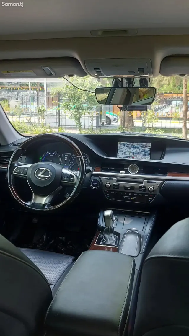 Lexus ES series 2016 · 2.5 AT