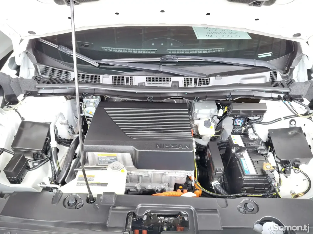 Nissan Leaf 2020 · AT