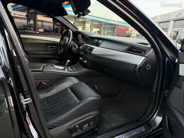 BMW M5 2015 · 4.4 AMT