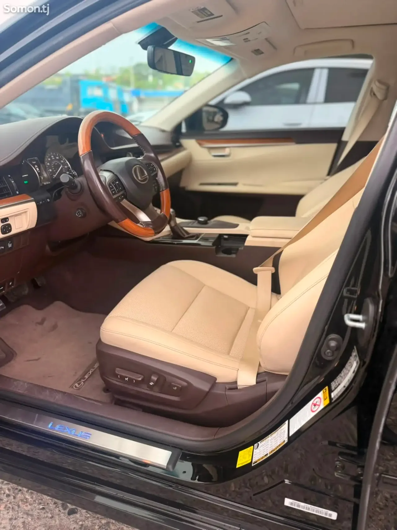 Lexus ES series 2016 · 2.5 AT