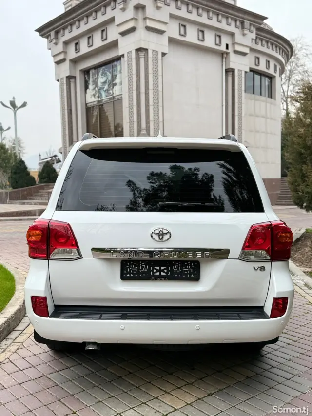 Toyota Land Cruiser 2014 · 4.0 AT