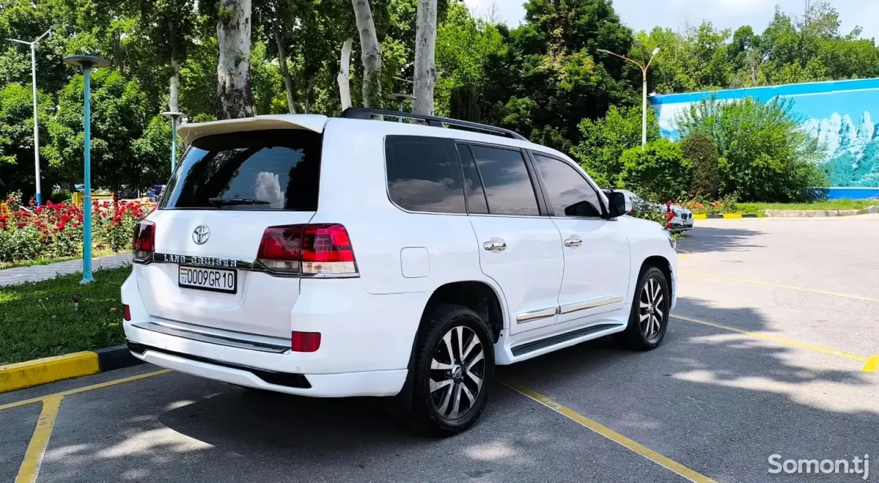 Toyota Land Cruiser 2013 · 4.5 AT