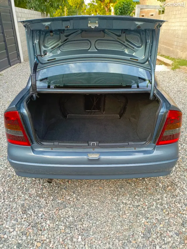 Opel Astra G 1999 · 1.6 MT