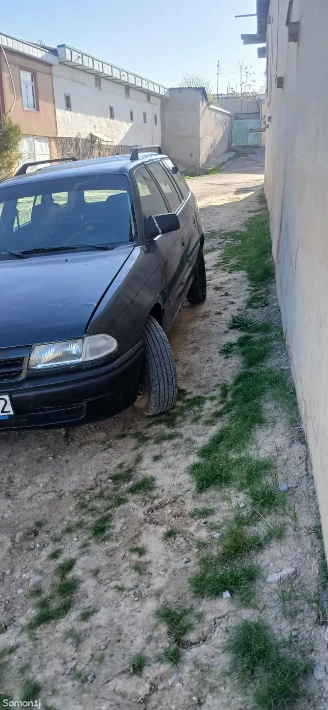 Opel Astra F 1994 · 1.6 MT