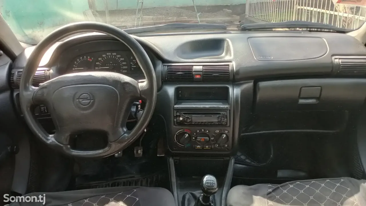 Opel Astra F 1997 · 1.6 MT
