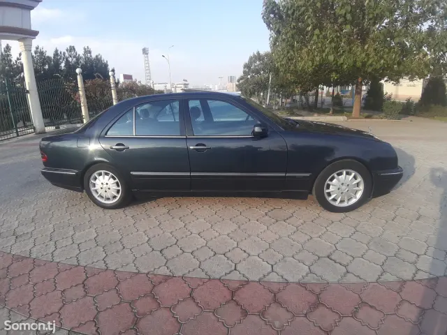 Mercedes-Benz E class 1999 · 3.2 AT