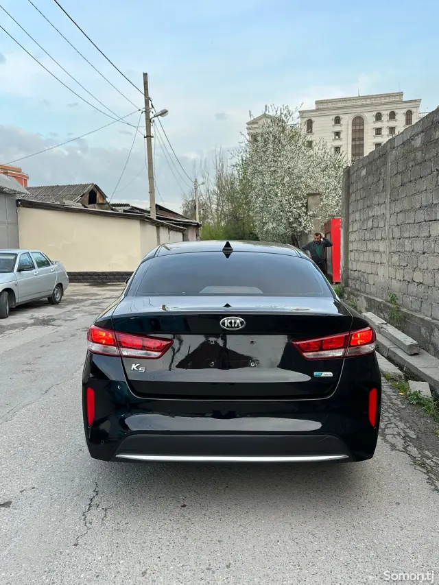 Kia K5 2018 · 2.0 AT