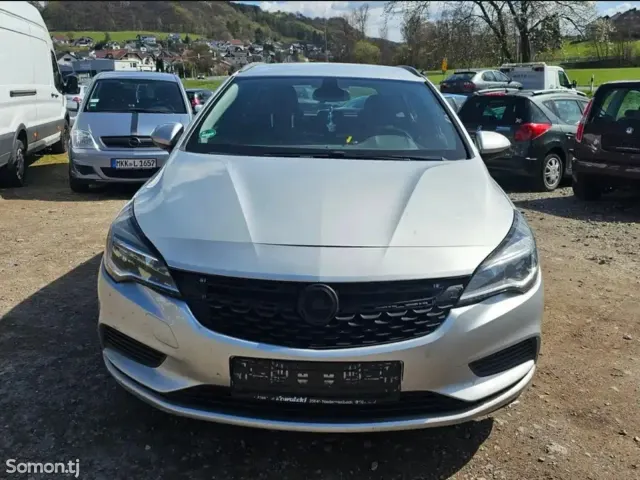 Opel Astra K 2017 · 1.6 AT