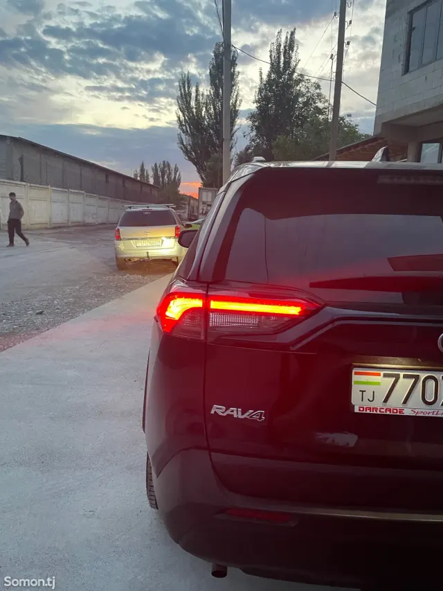 Toyota RAV 4 2022 · 2.5 AT