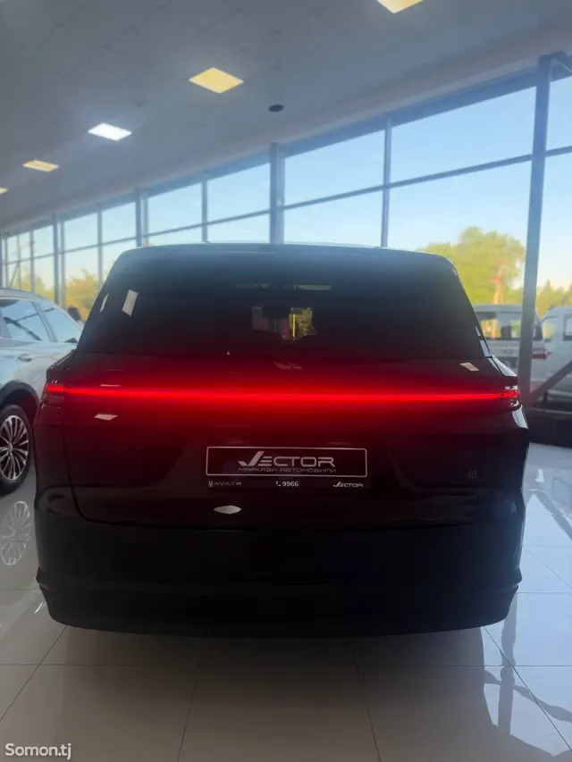 Li Auto (Lixiang) i8 2025 · AT