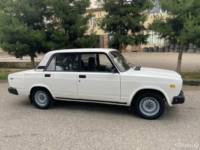 Lada (ВАЗ) 2107 2004 · 1.6 MT