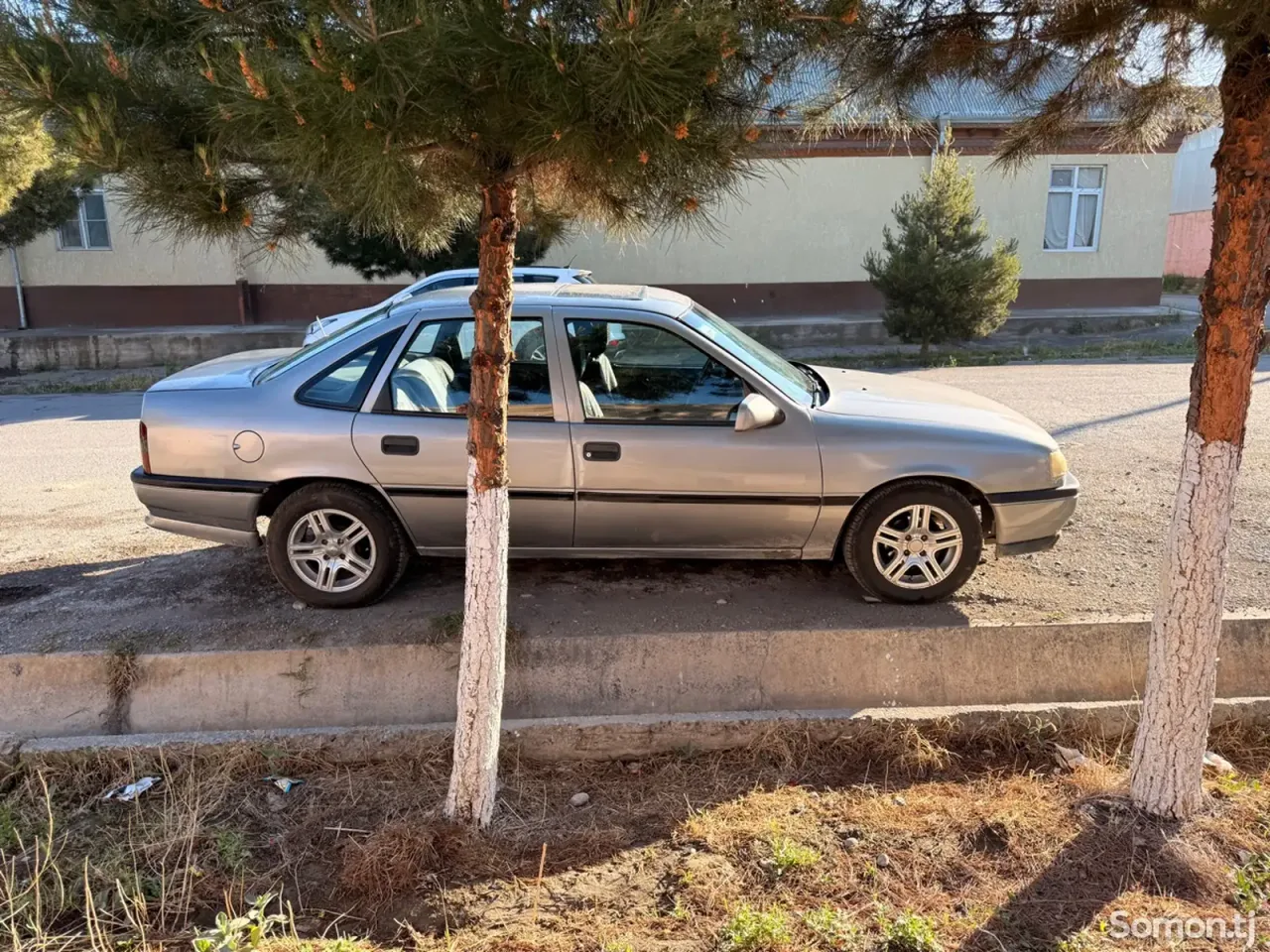 Opel Vectra A 1991 · 1.6 MT