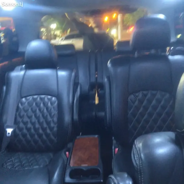 Toyota Vellfire 2010 · 2.4 AT