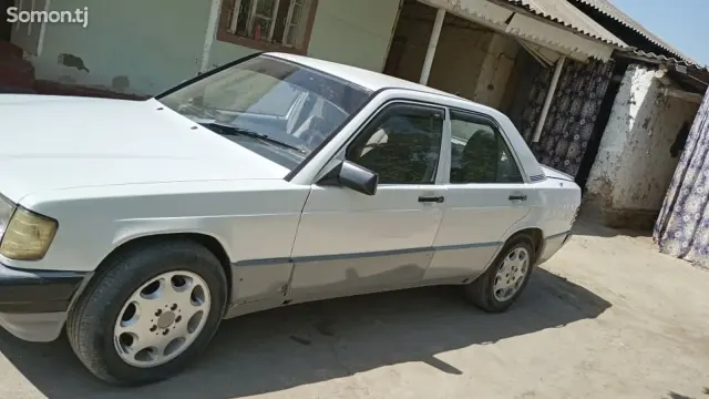 Mercedes-Benz W201 1989 · 1.8 MT