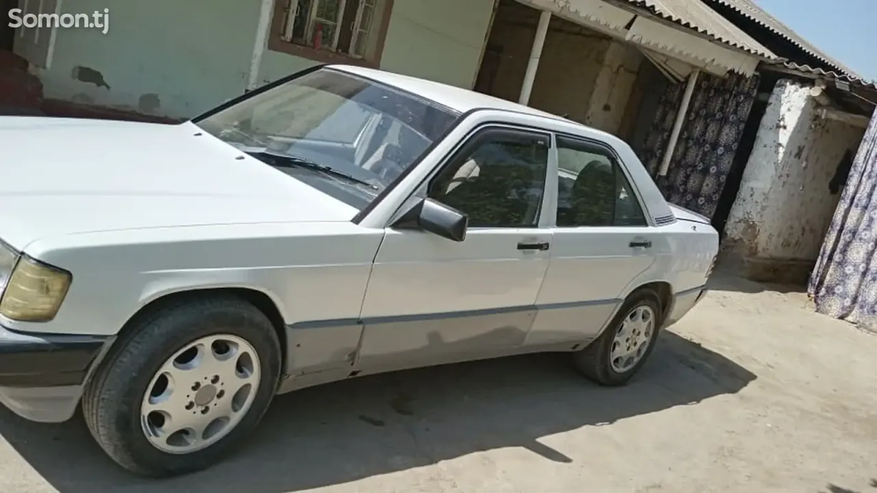 Mercedes-Benz W201 1989 · 1.8 MT