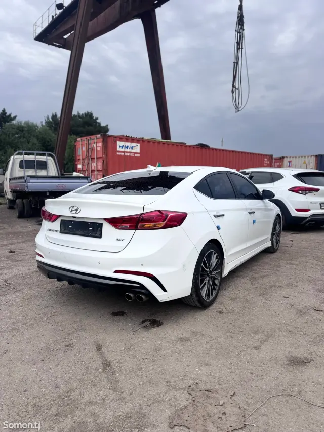 Hyundai Avante 2017 · 1.6 AT
