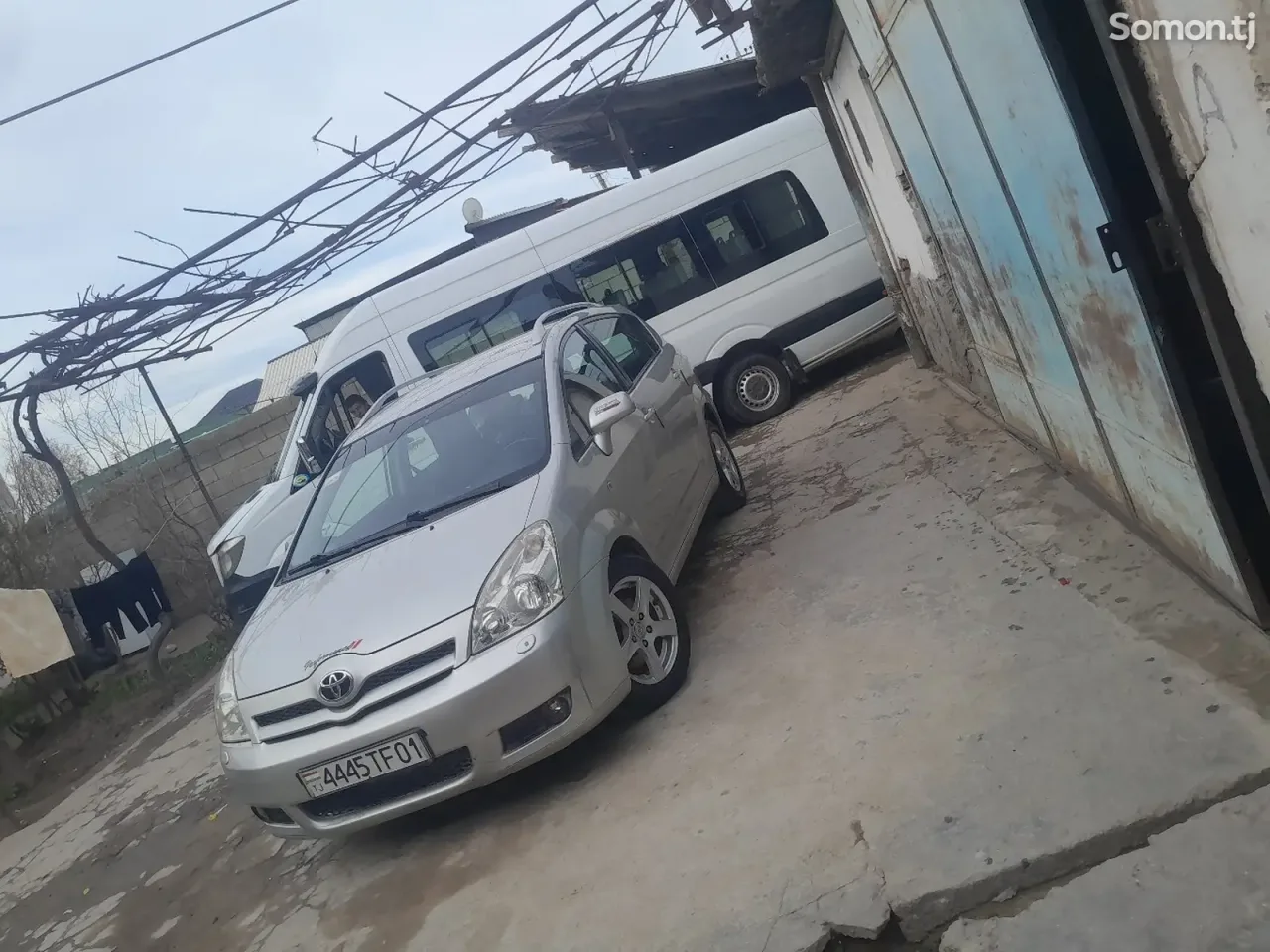 Toyota Avensis Verso 2006 · 1.8 MT