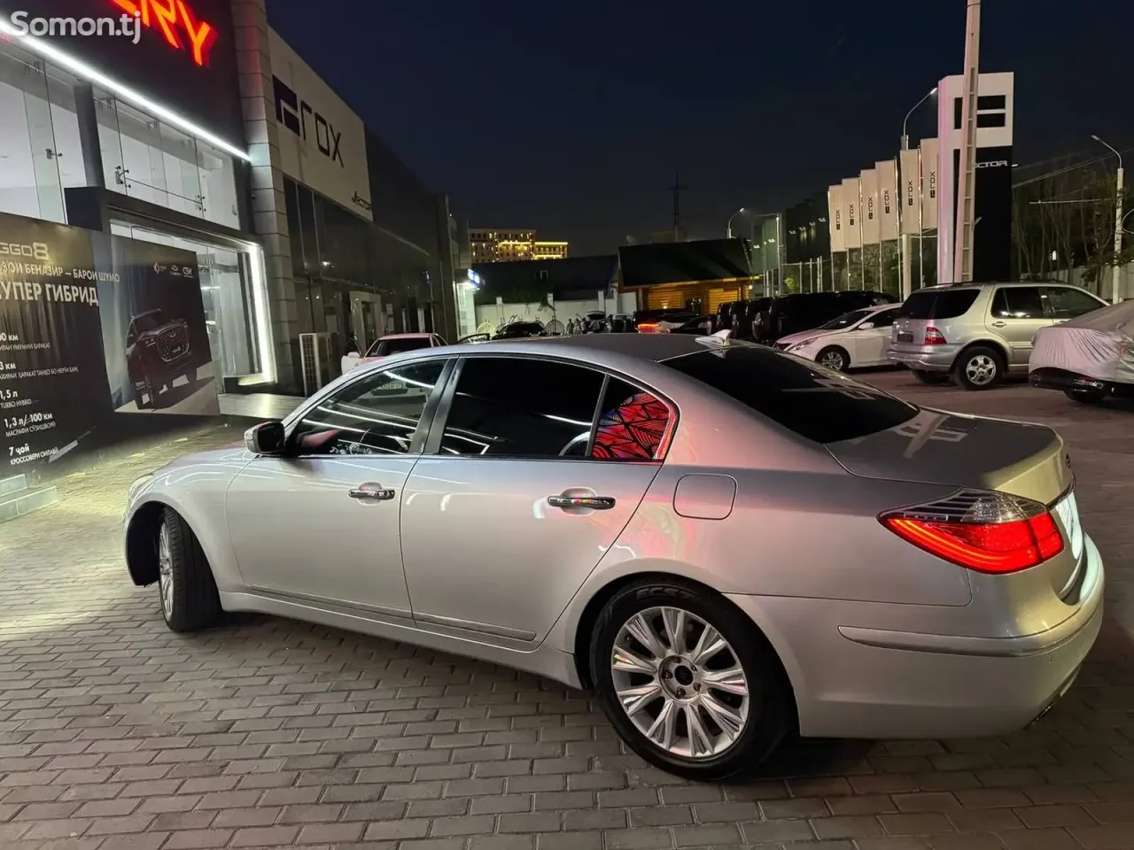 Hyundai Genesis 2008 · 3.8 AT