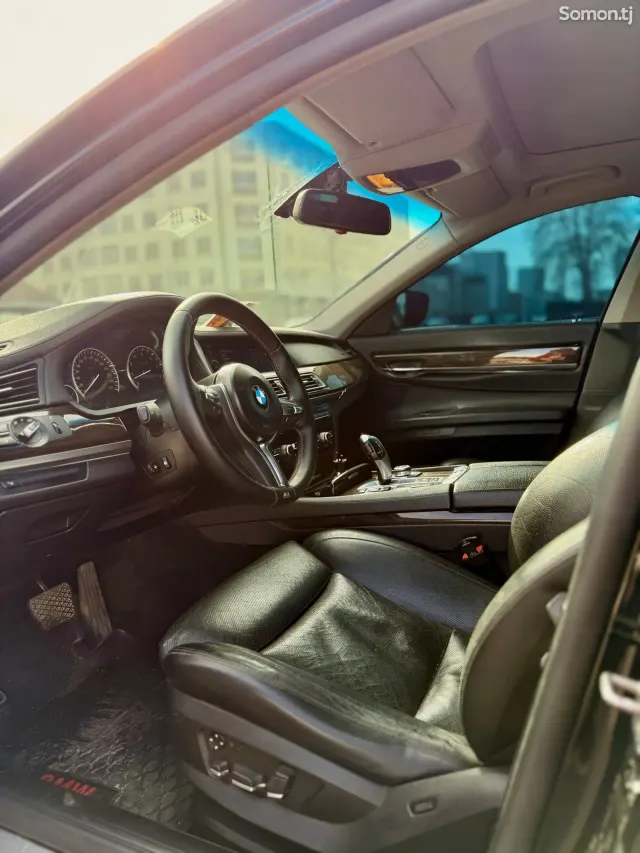 BMW 7 series 2011 · 3.5 AT