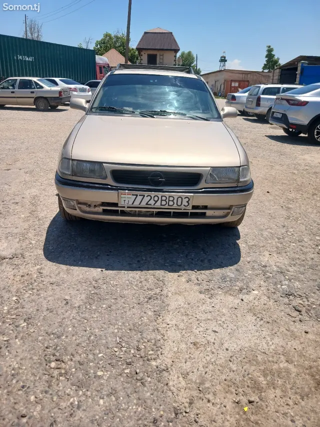Opel Astra F 1996 · 1.6 MT