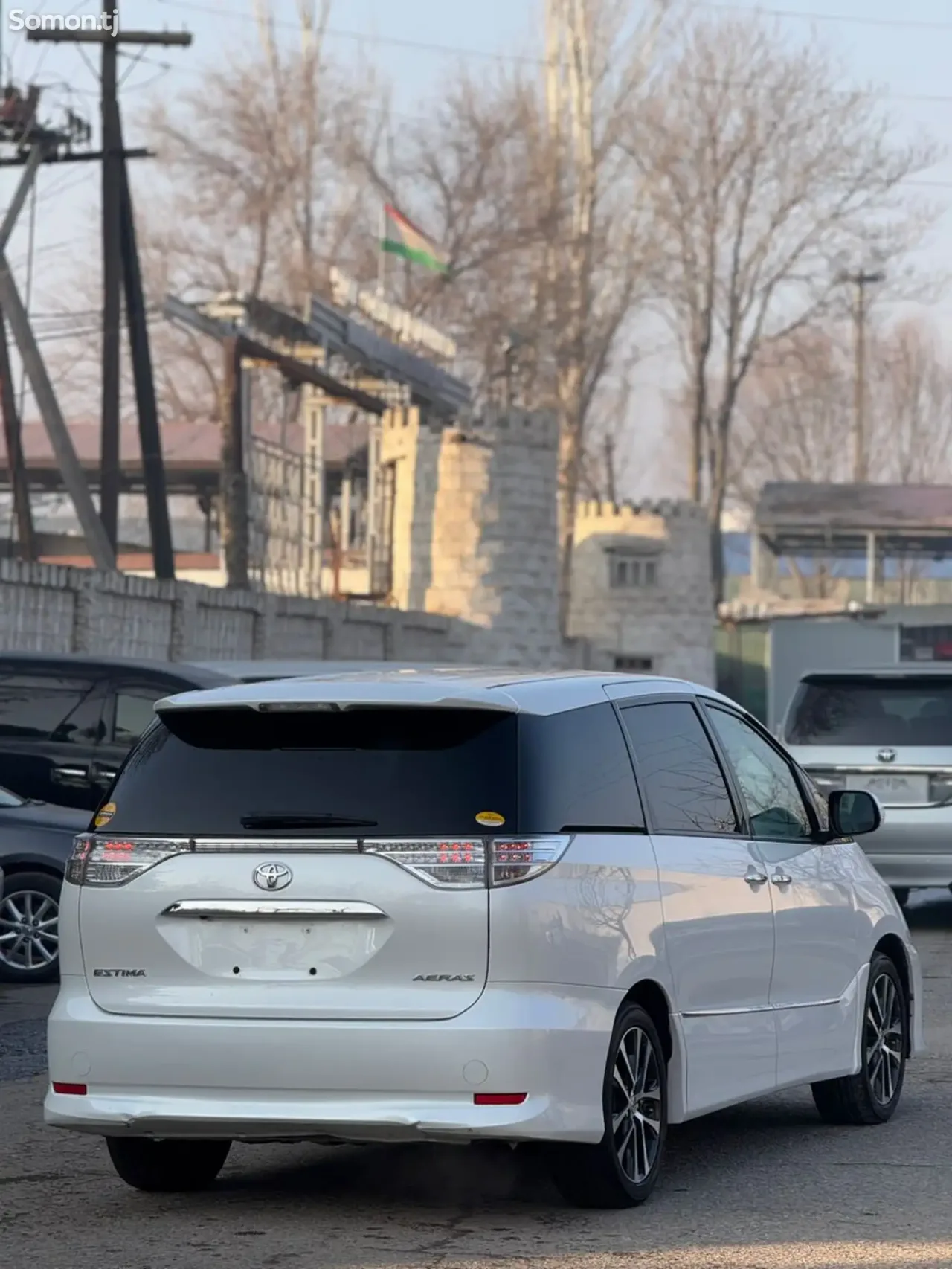 Toyota Estima 2014 · 2.4 AT