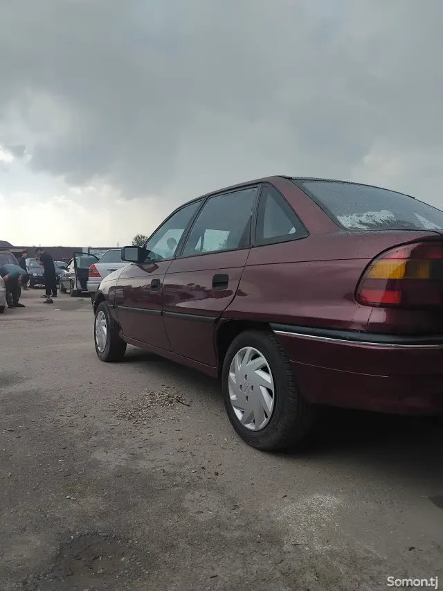 Opel Astra F 1993 · 1.6 MT