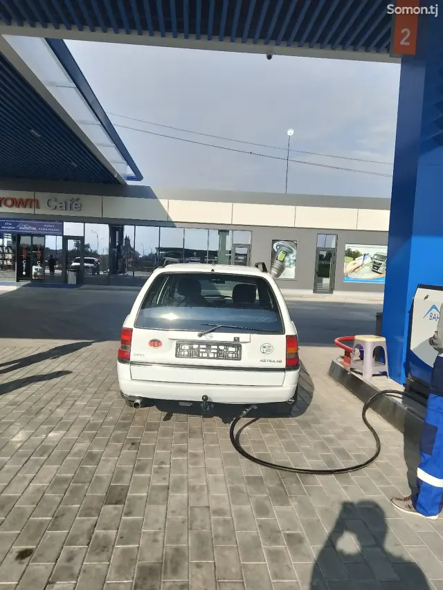 Opel Astra F 1996 · 1.6 MT