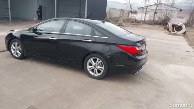 Hyundai Sonata 2011 · 2.0 AT